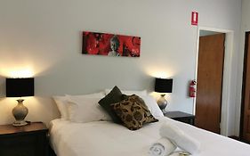 Lake Clifton Tavern And Motel